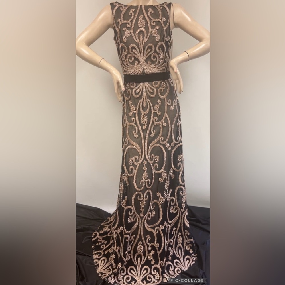 Mom Cheri NAVY/BLACK embroidered sleeveless V-back long gown - Picture 9 of 14